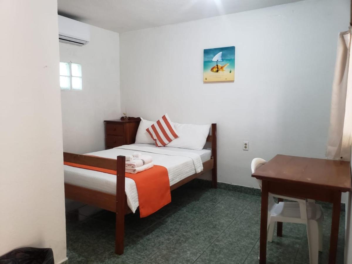 Beach Club Budget Rooms At Popeyes Caye Caulker Exterior photo