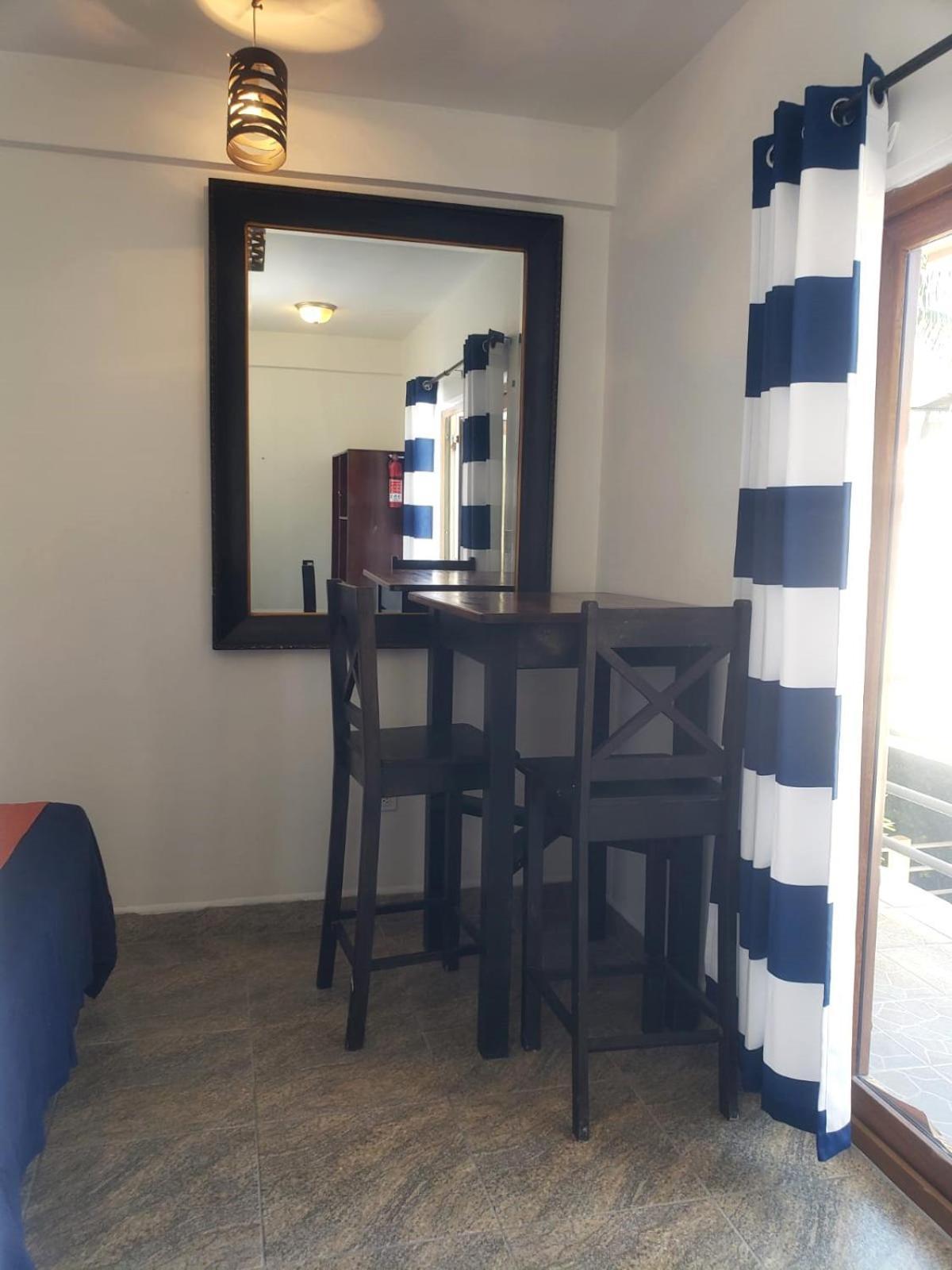 Beach Club Budget Rooms At Popeyes Caye Caulker Exterior photo